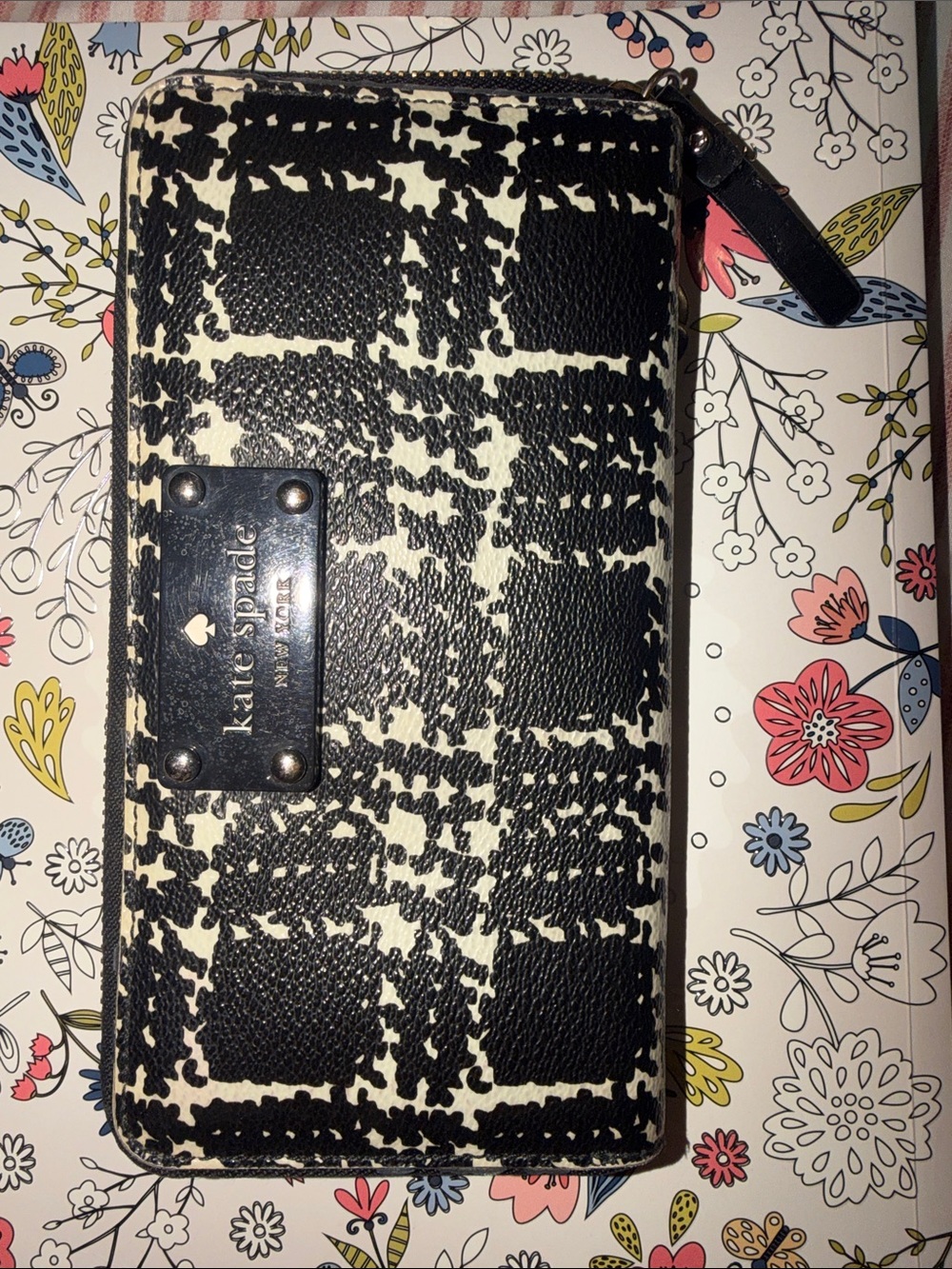 kate spade Y2K Black and White Textured Plaid Zip Wallet